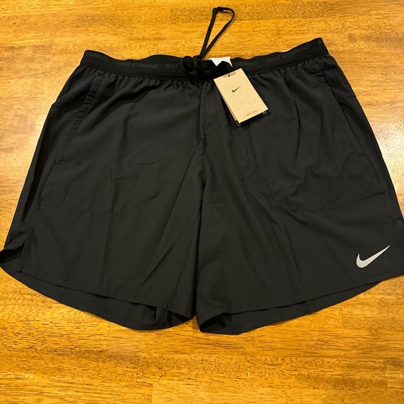 Nike Dri-FIT Stride Running Men's XL Black Unlined 7" Shorts DM4741 010 New Tags - Picture 1 of 11